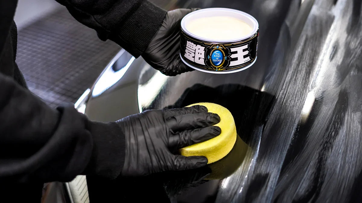 Soft99 The King of Gloss Dark – Twardy wosk samochodowy 300 g