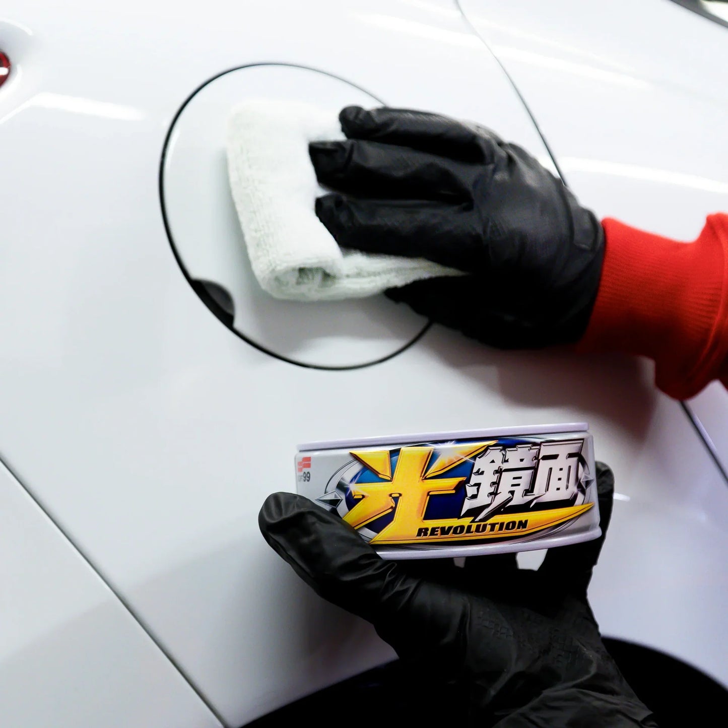 Soft99 New Scratch Clear Wax P & M (Mirror Finish) – Wosk Maskujący Rysy do Jasnych Lakierów